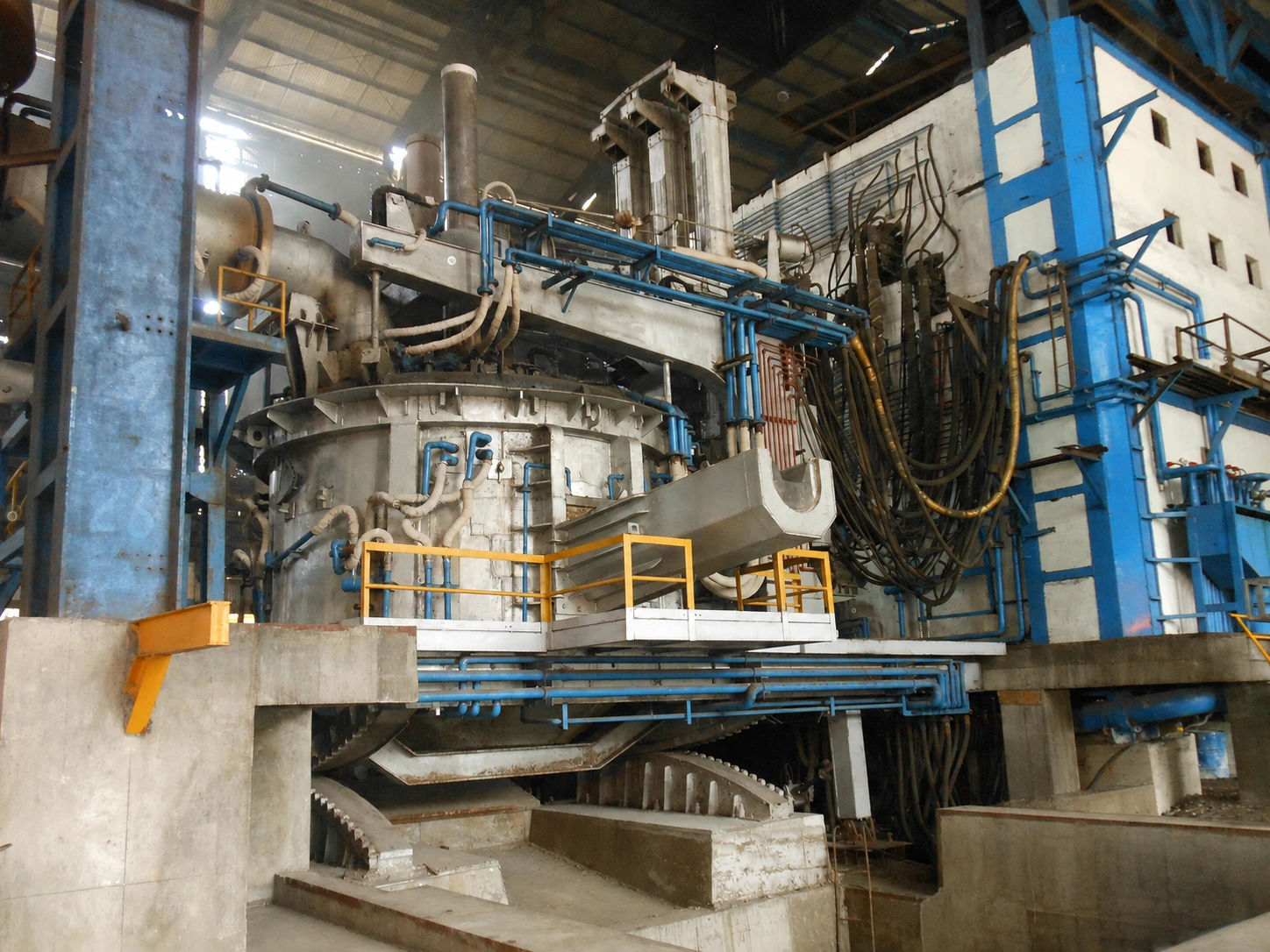 Electric furnace transformer opposite-side view